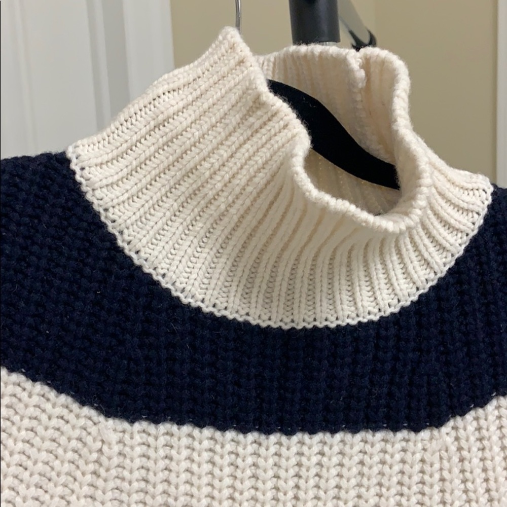 NWT Knit/ Chunky Sweater - Picture 3 of 9
